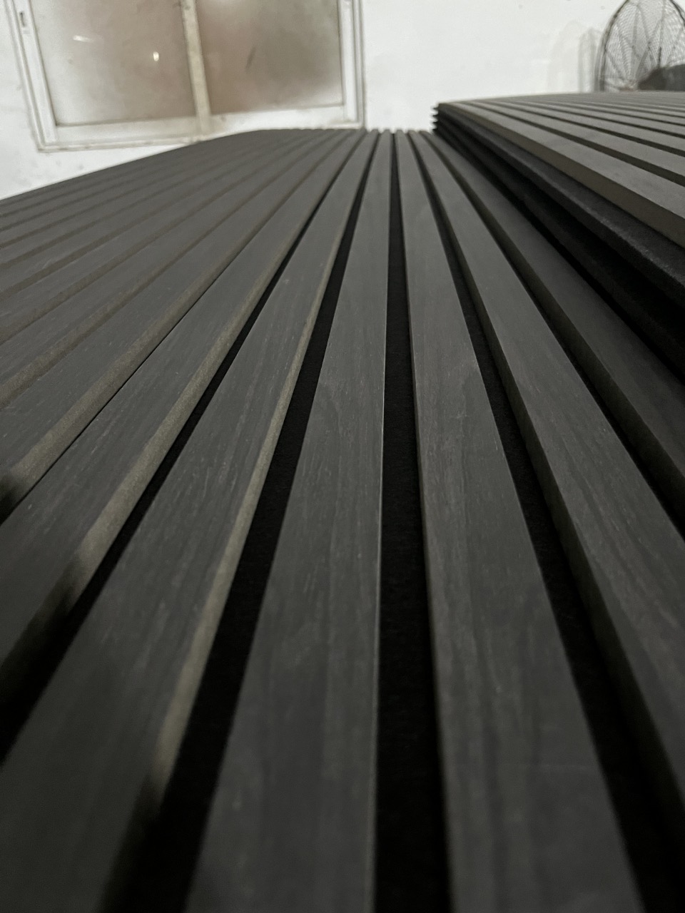 Akustický obkladový SLATWALL panel EcoSpark Black OAK - 2700x600mm