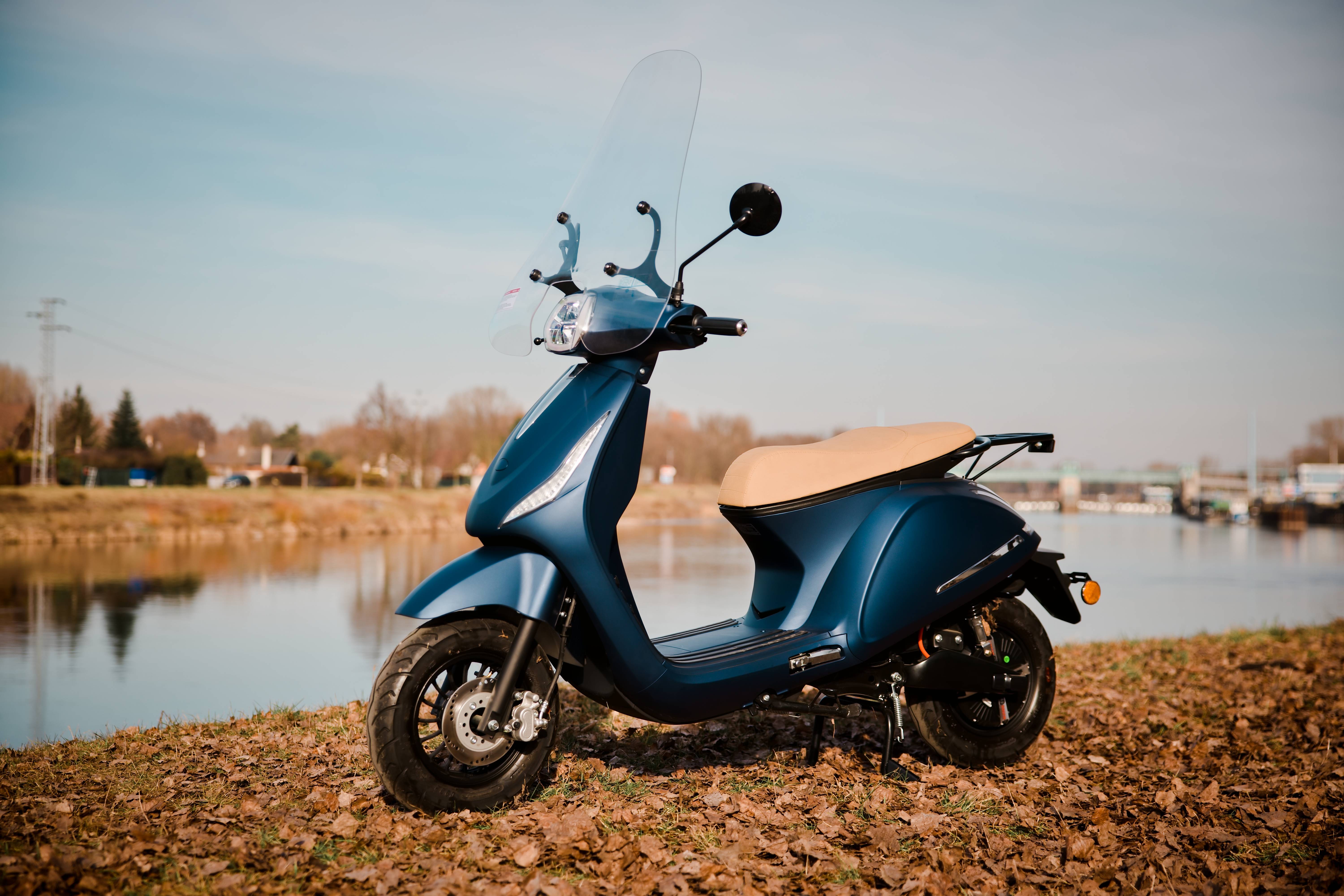 Elektrický skútr EcoWheel Hali 2000W 20Ah modrá matná