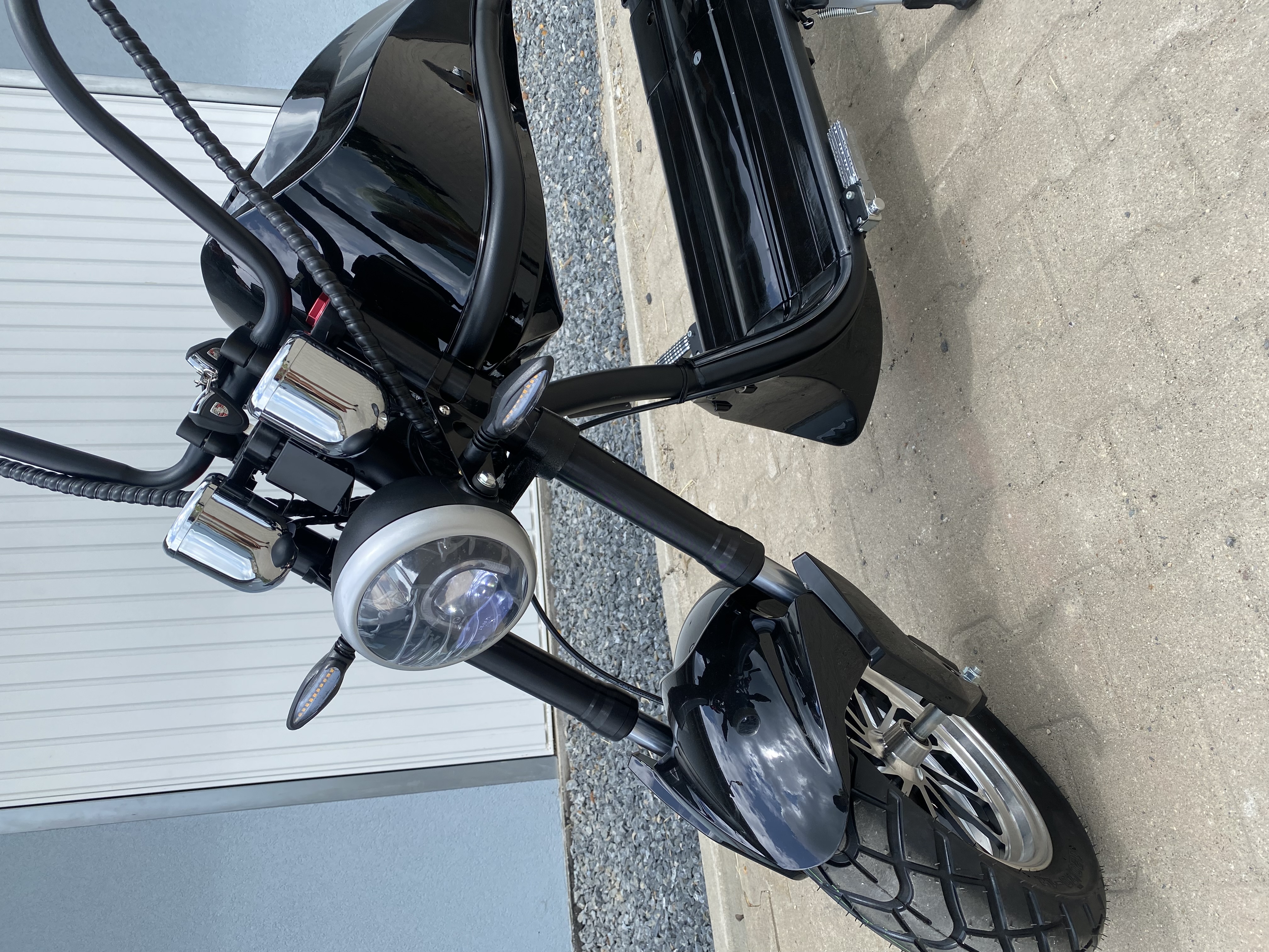 Elektrická koloběžka EcoWheel U1 2000W 20Ah černá