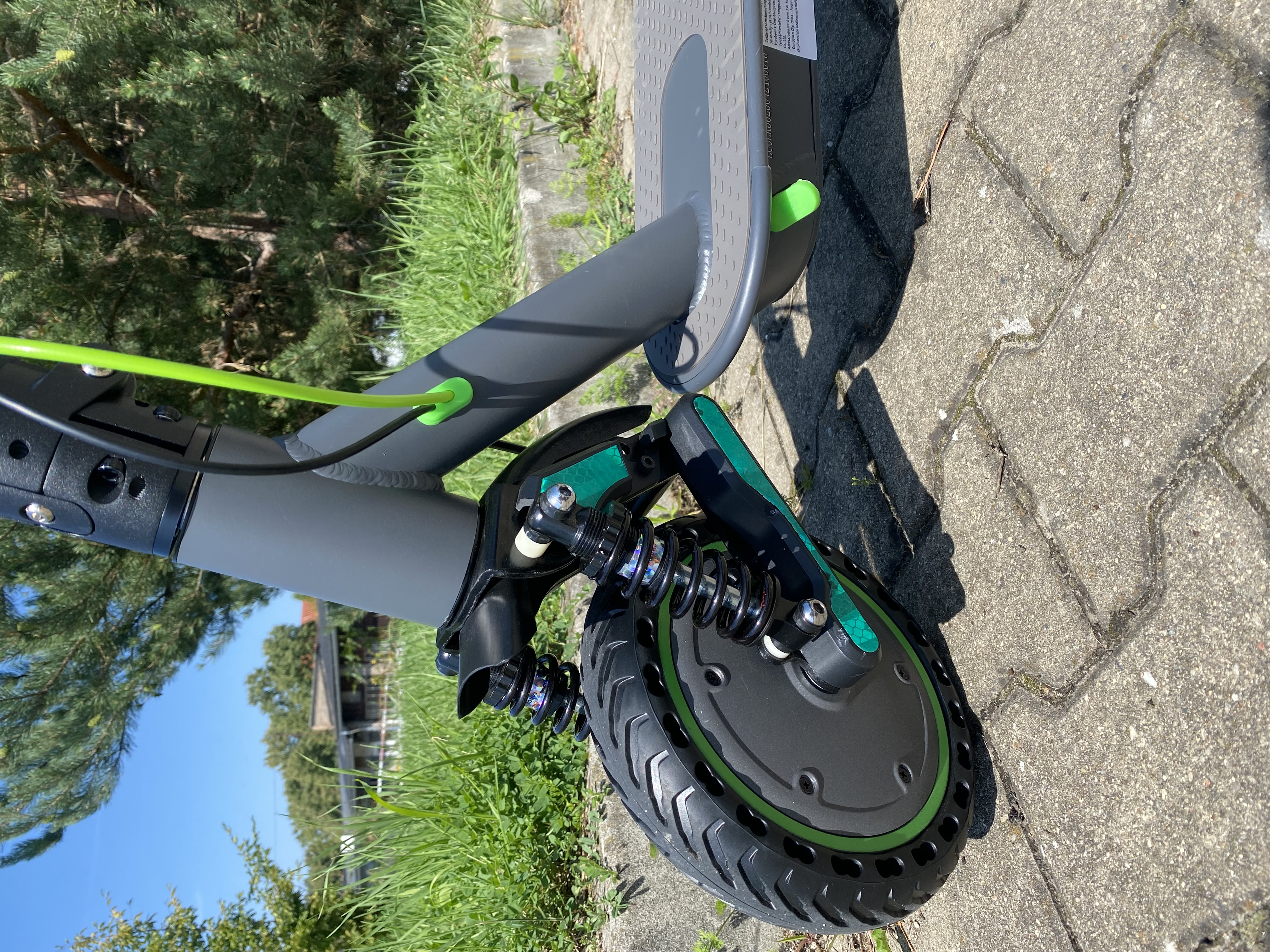 Elektrická koloběžka EcoWheel ER35C 8.8Ah 250W šedá
