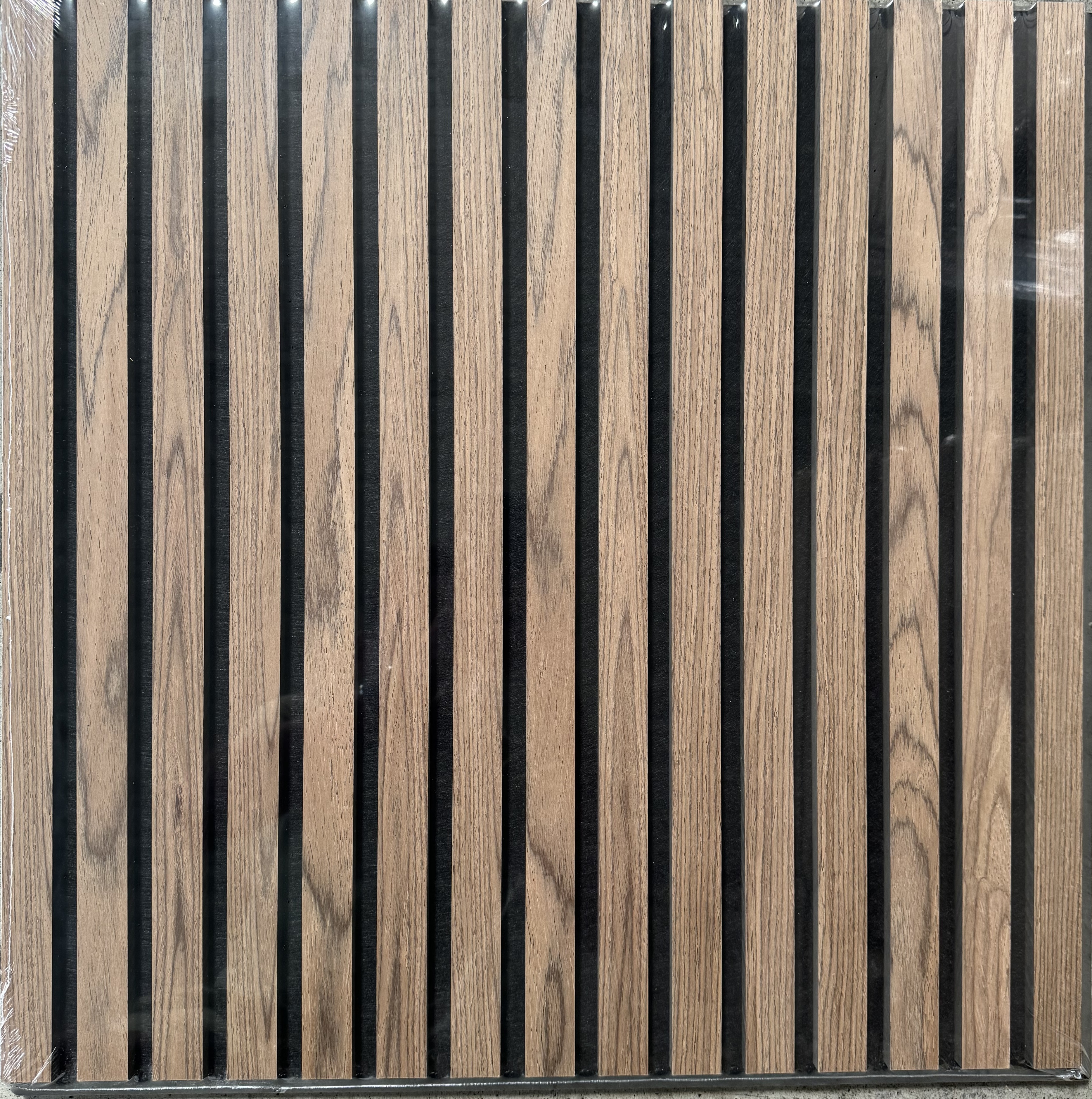 Akustický obkladový SLATWALL panel EcoSpark Ořech - 600x600mm