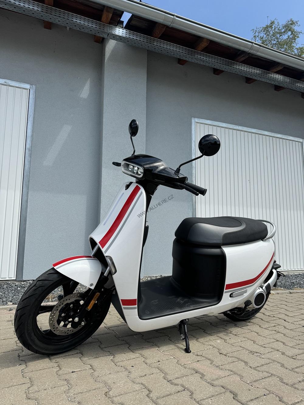 Elektrický skútr EcoWheel OXSTAR 48Ah 6000W