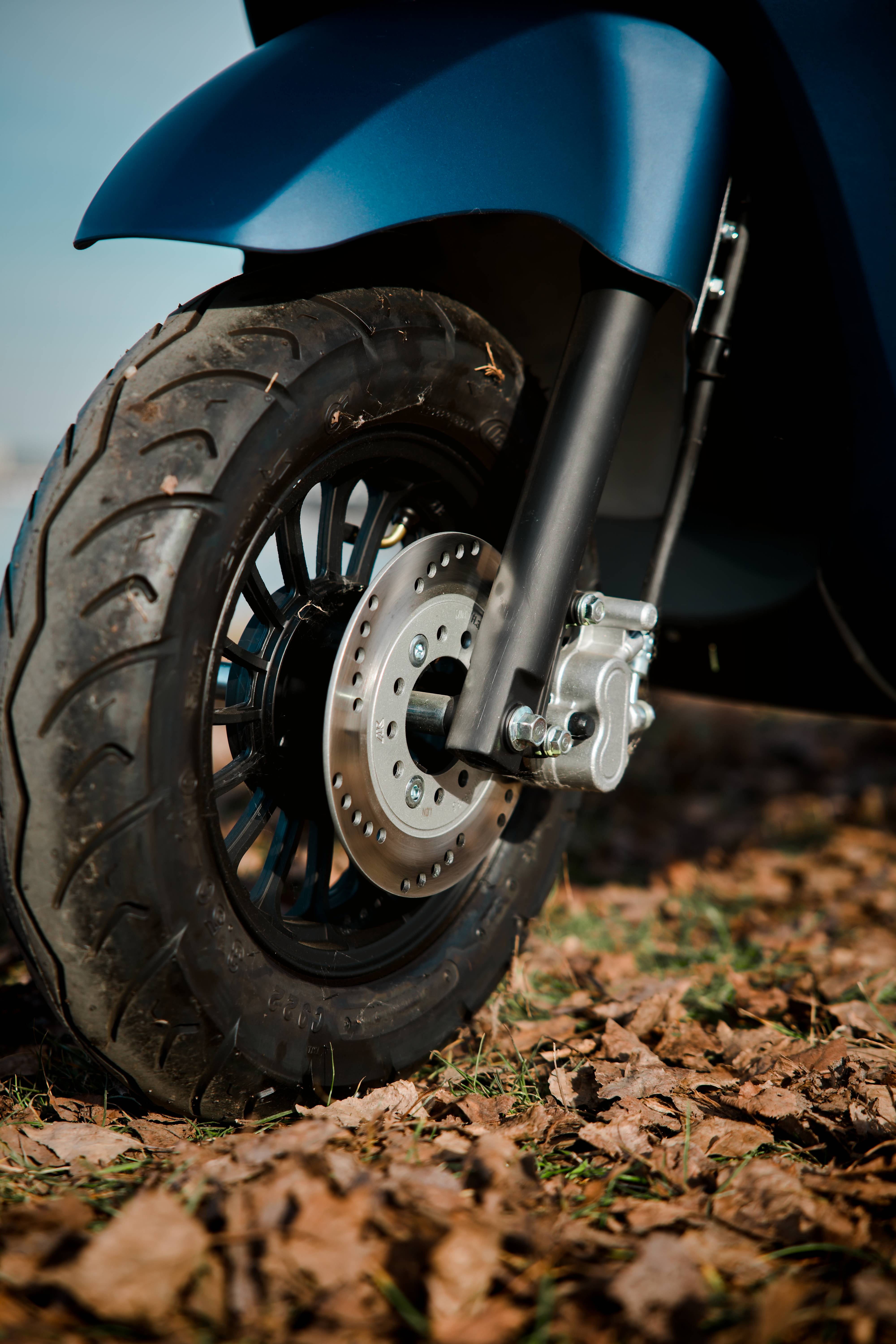 Elektrický skútr EcoWheel Hali 2000W 20Ah modrá matná