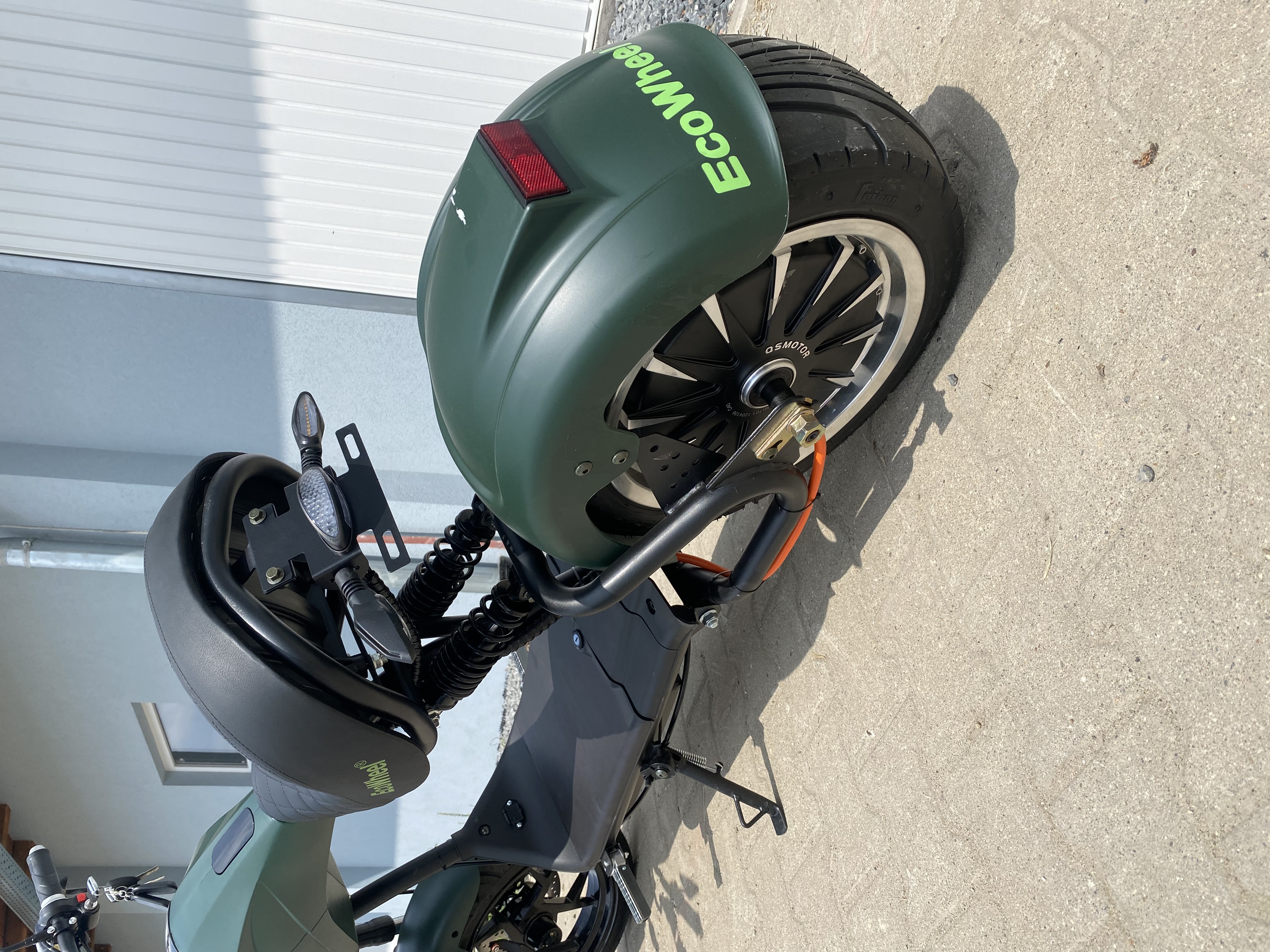 Elektrická koloběžka EcoWheel U1 PRO 2000W 20Ah černá