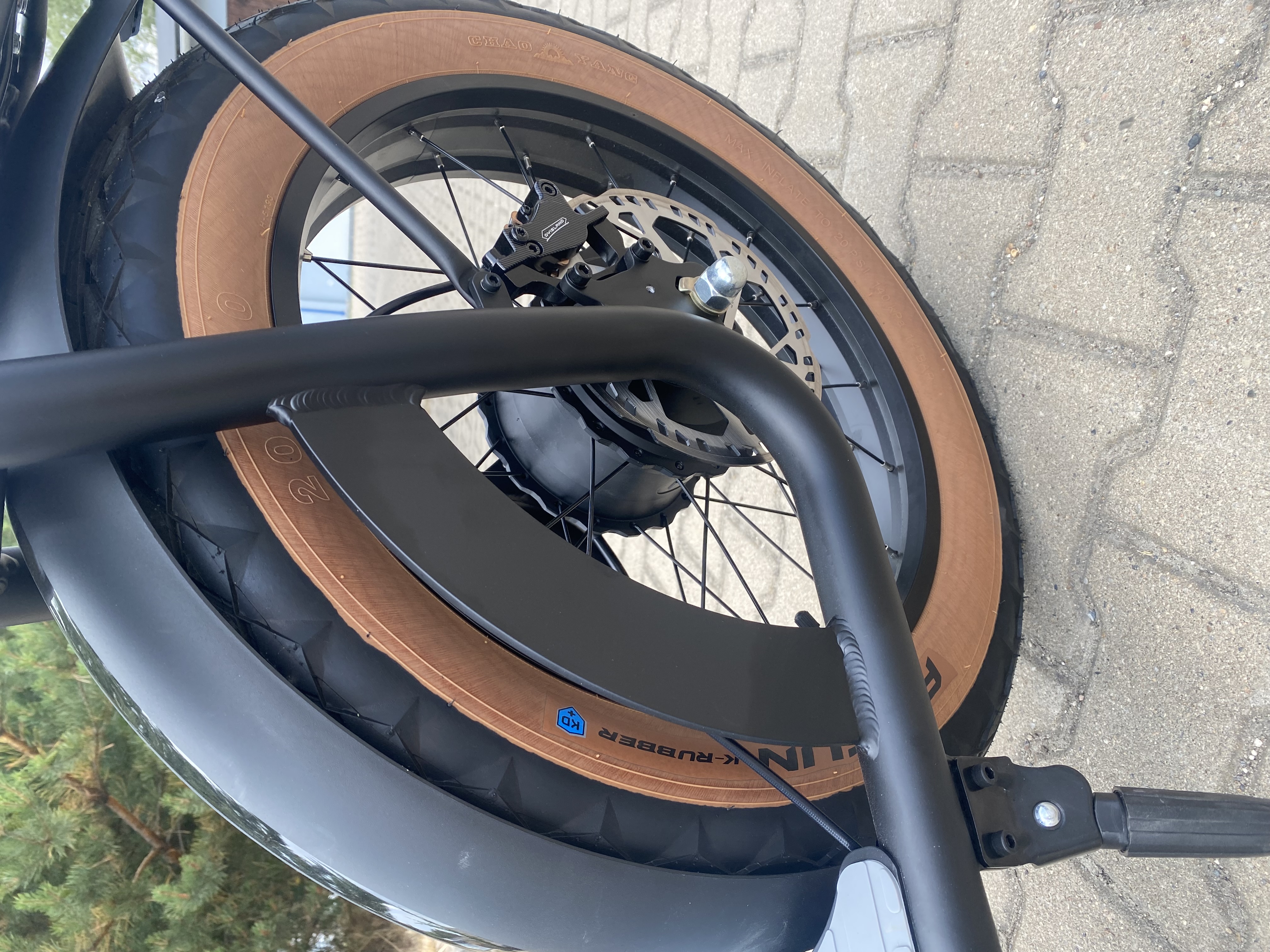 Elektrická koloběžka EcoWheel RETRUS 1000W 25Ah LG - černá matná