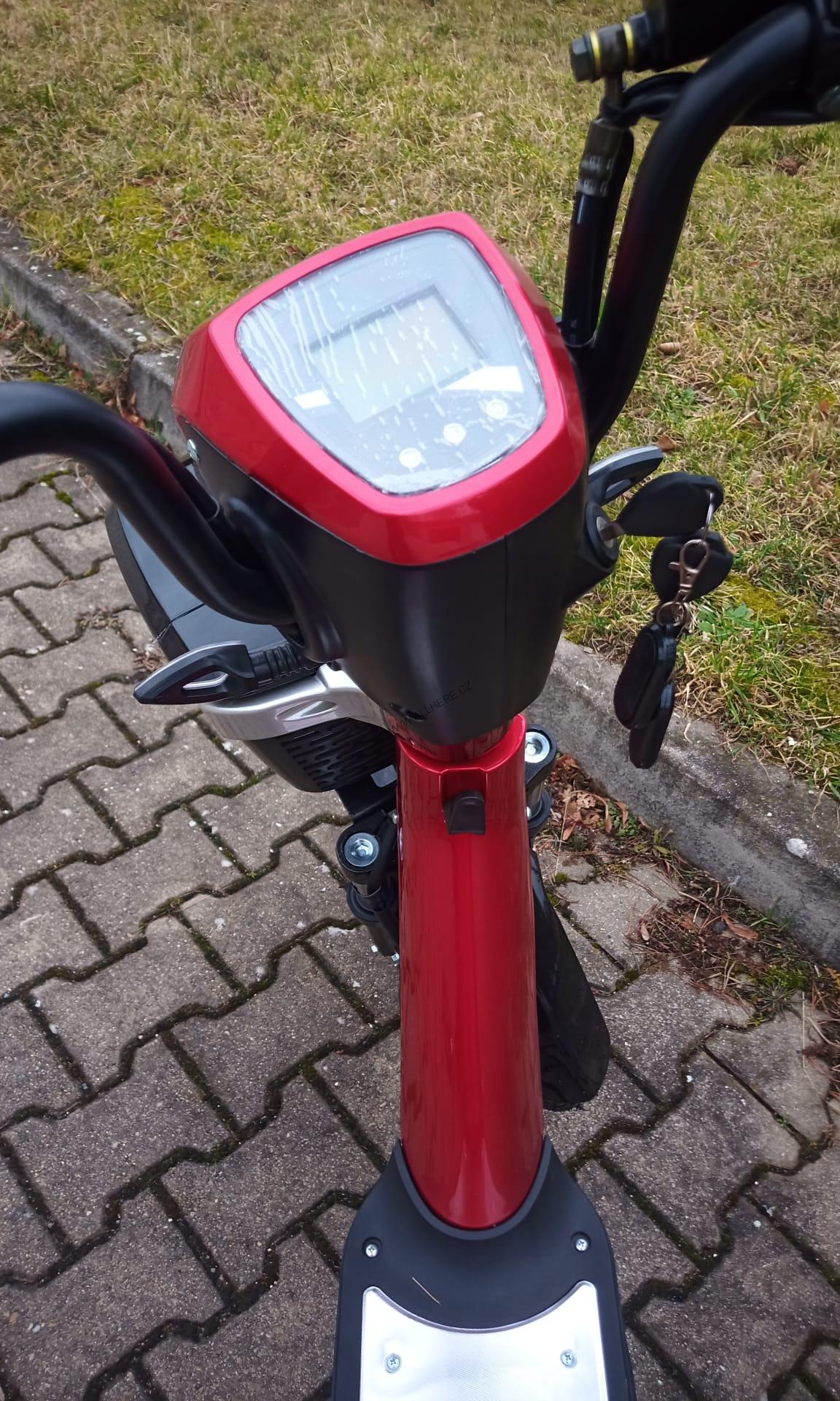 Elektrický skútr EcoWheel B20 500W - červená