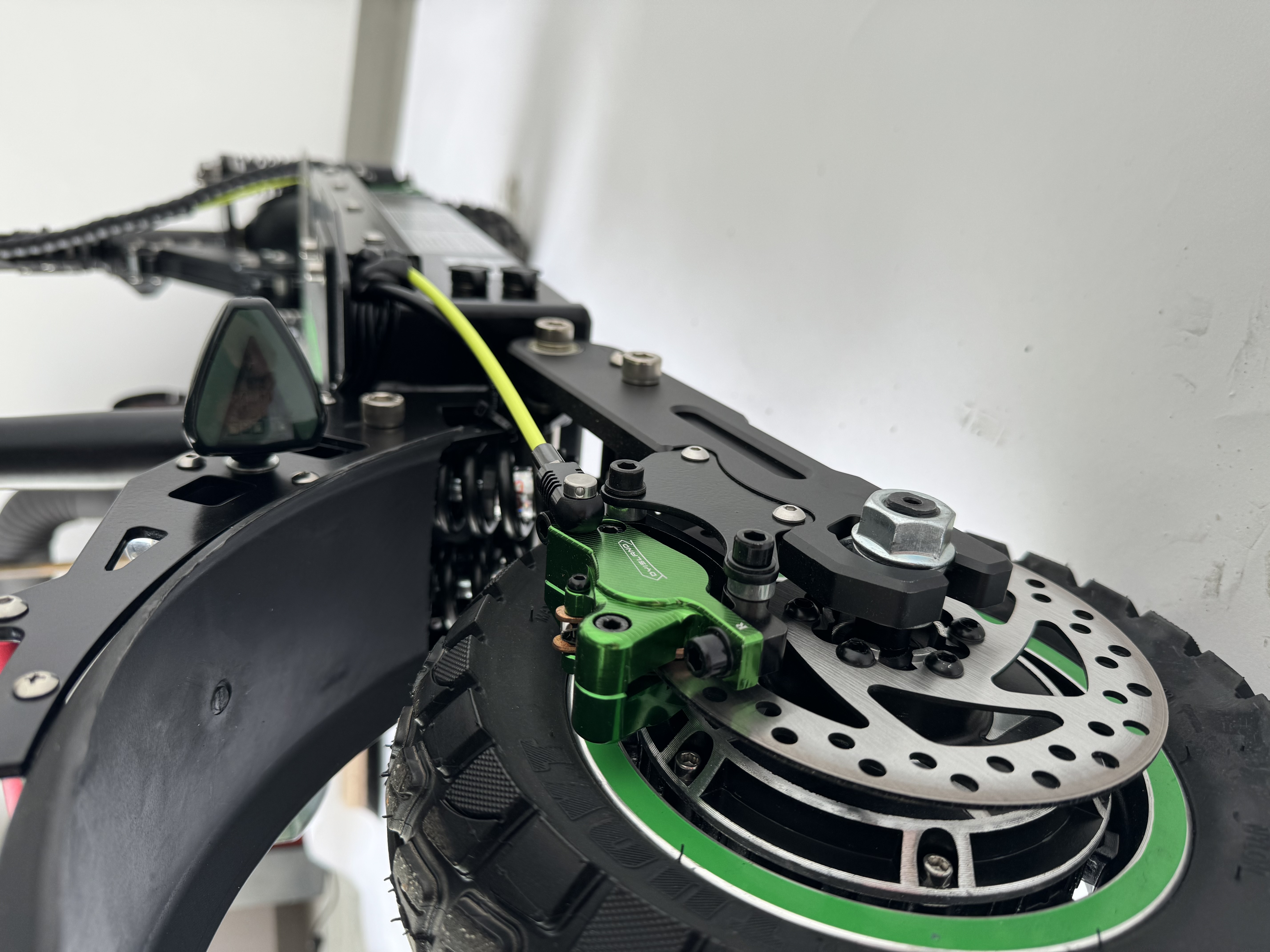 Elektrická koloběžka EcoWheel ER25 1000W černá 