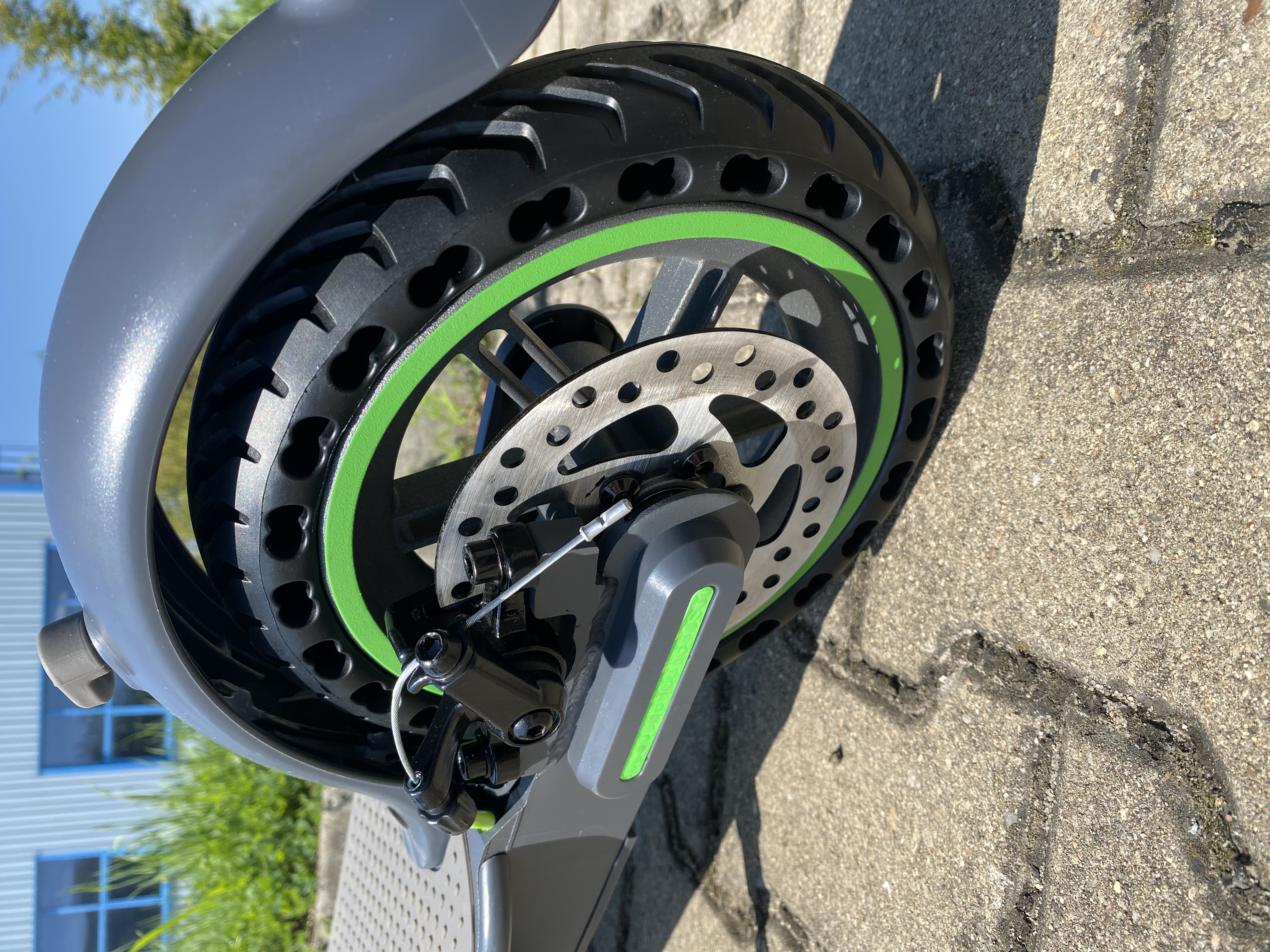 Elektrická koloběžka EcoWheel ER35C 8.8Ah 250W šedá