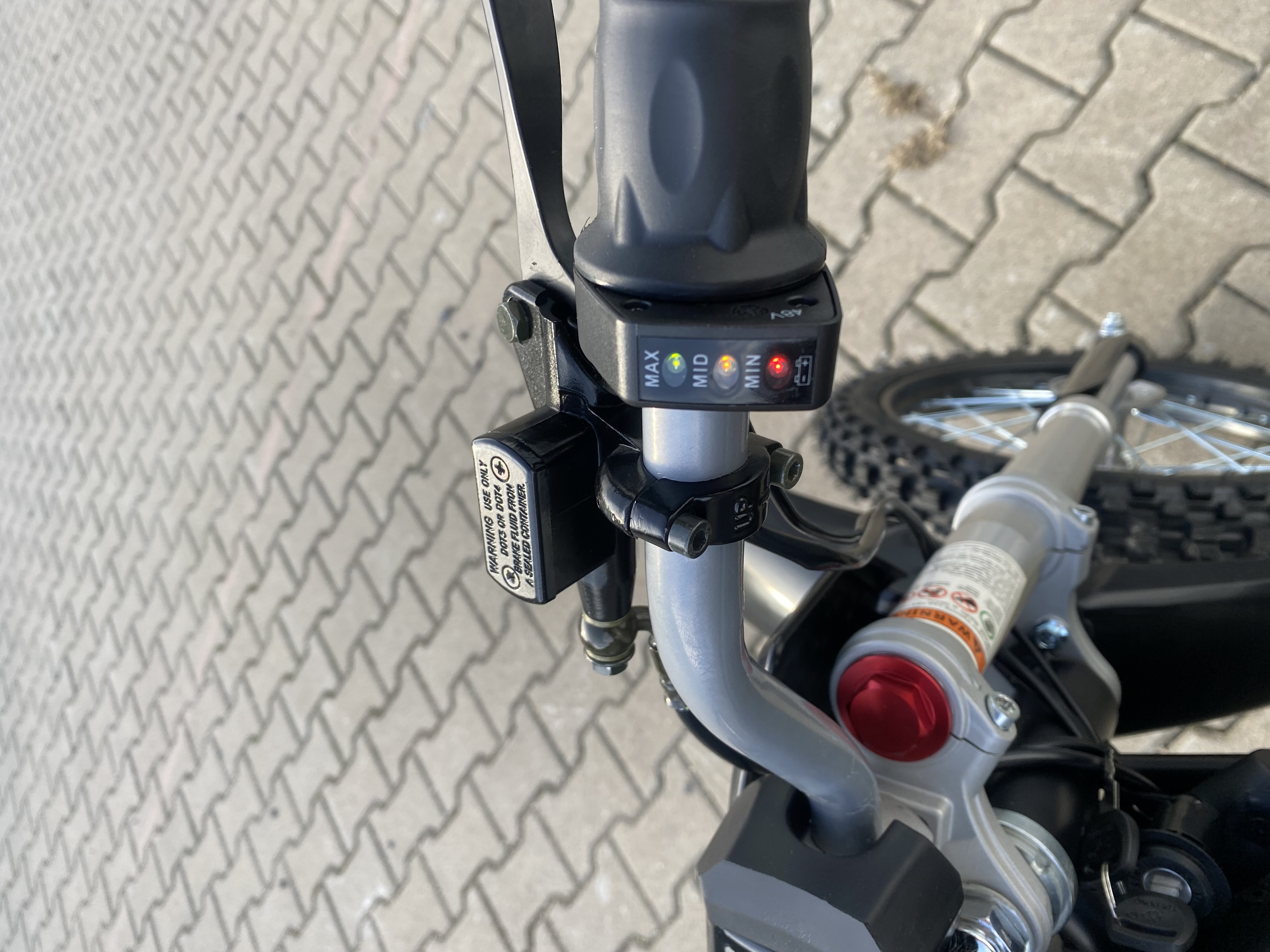 Elektrický pitbike motorka EcoWheel Pilar 1600W 14Ah