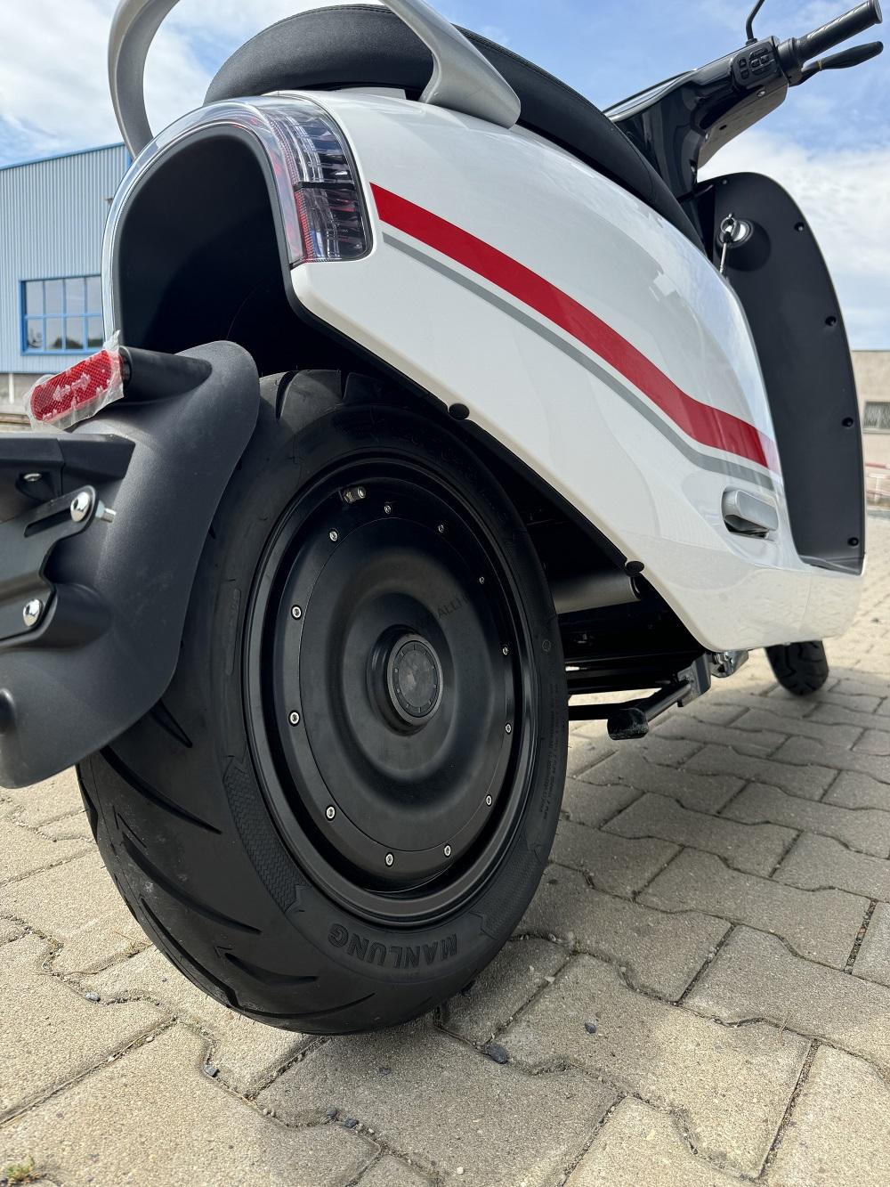 Elektrický skútr EcoWheel OXSTAR 48Ah 6000W