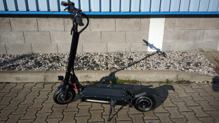 Bazar - 2WD Elektrická koloběžka EcoWheel ER30 1600W, 20.8Ah - černá
